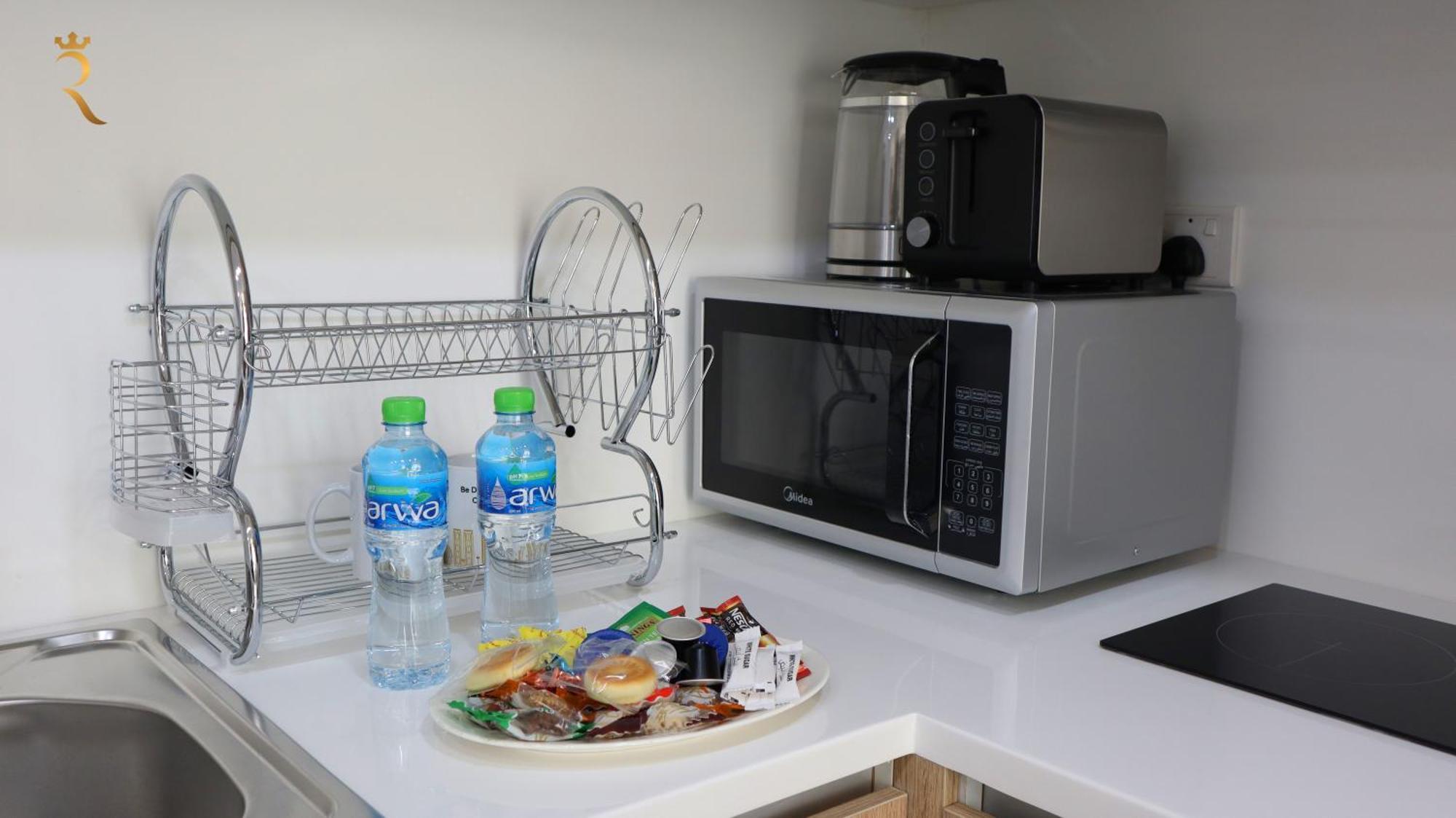 Apartment Your Sleek Transit 1br Oasis Hideaway In Masdar *